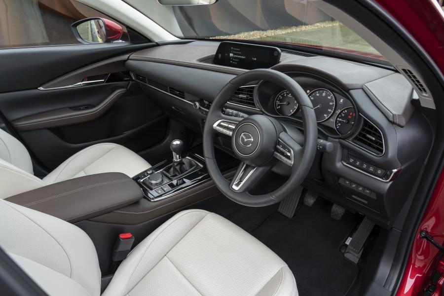 Торпедо Mazda CX-30 Skyactiv-X 2019 года  (UK) (фото 10 из 82)